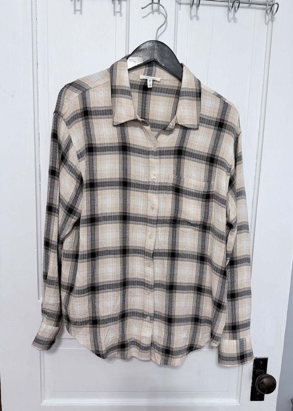 Maurices Women's Beige and‎ Black Plaid Long Sleeve Button-Down Shirt M


A1